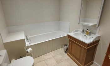 Bathroom 2, Monkhall 2 Holiday Cottage, Herefordshire